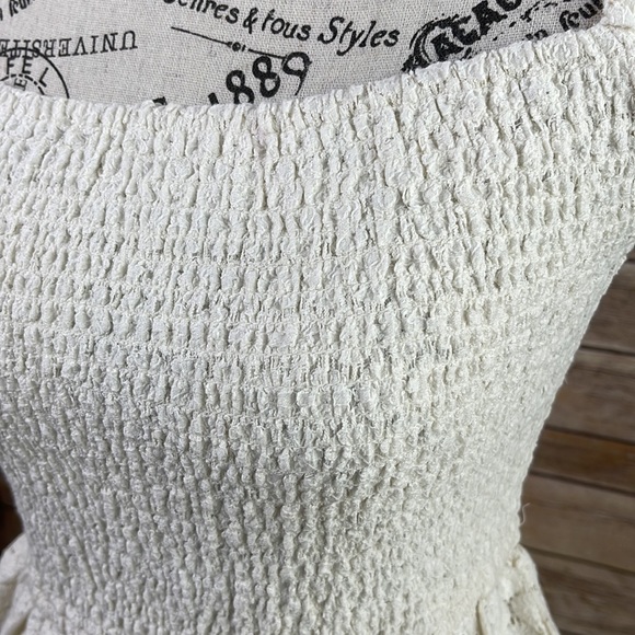 NWOT Hollister smocked top - Picture 2 of 6